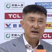 杜锋：今天的团结和永不放弃的精神是球队三十多年沉淀下来的